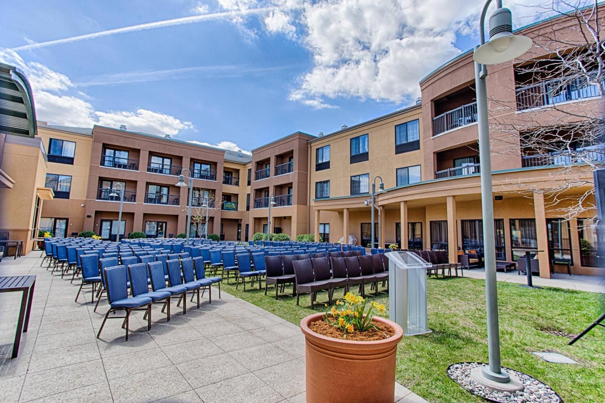 Courtyard Fargo Moorhead, Mn Hotel Buitenkant foto