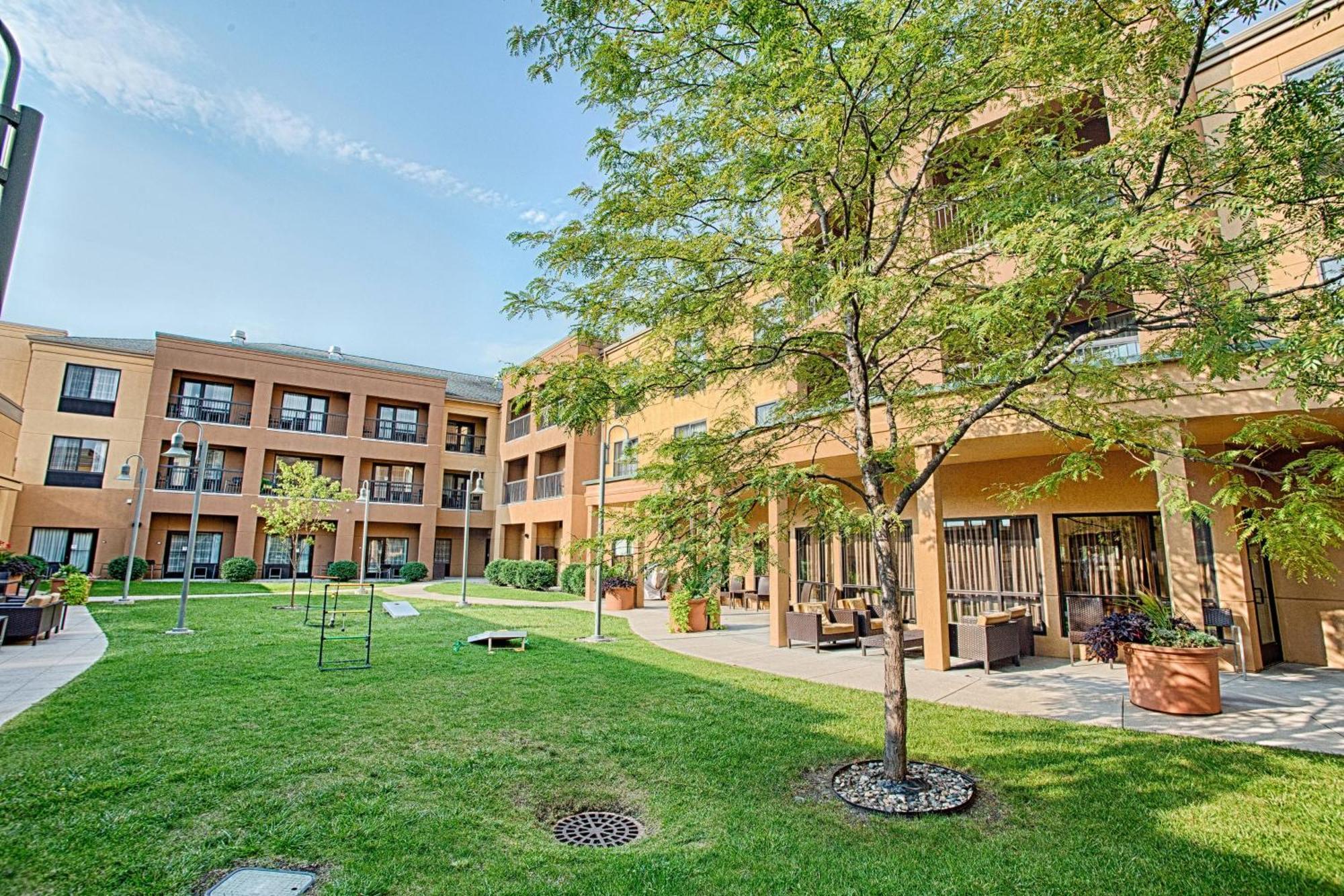 Courtyard Fargo Moorhead, Mn Hotel Buitenkant foto