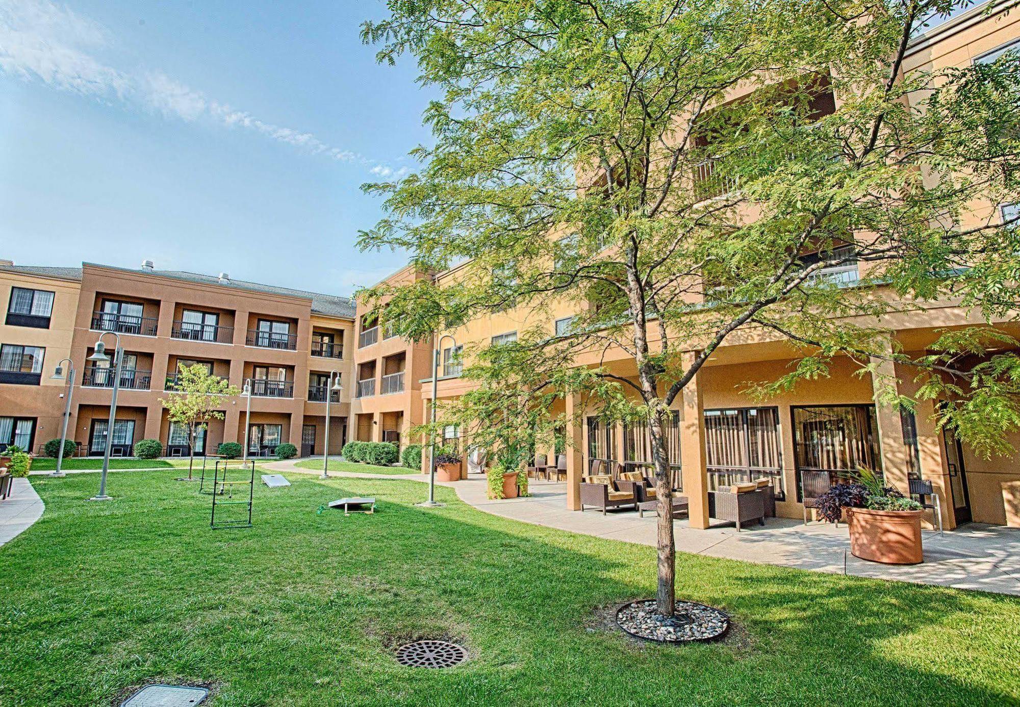 Courtyard Fargo Moorhead, Mn Hotel Buitenkant foto