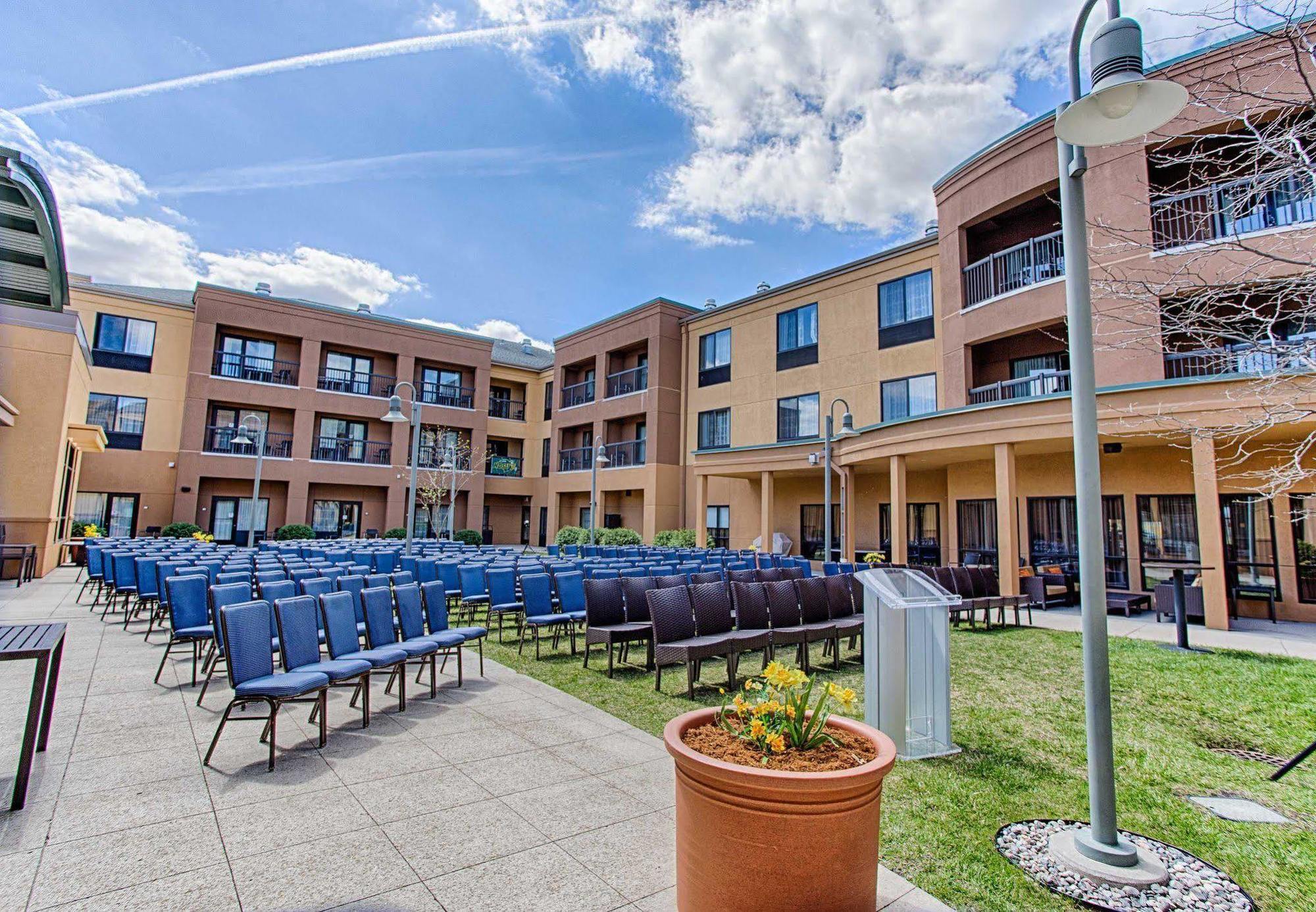 Courtyard Fargo Moorhead, Mn Hotel Buitenkant foto